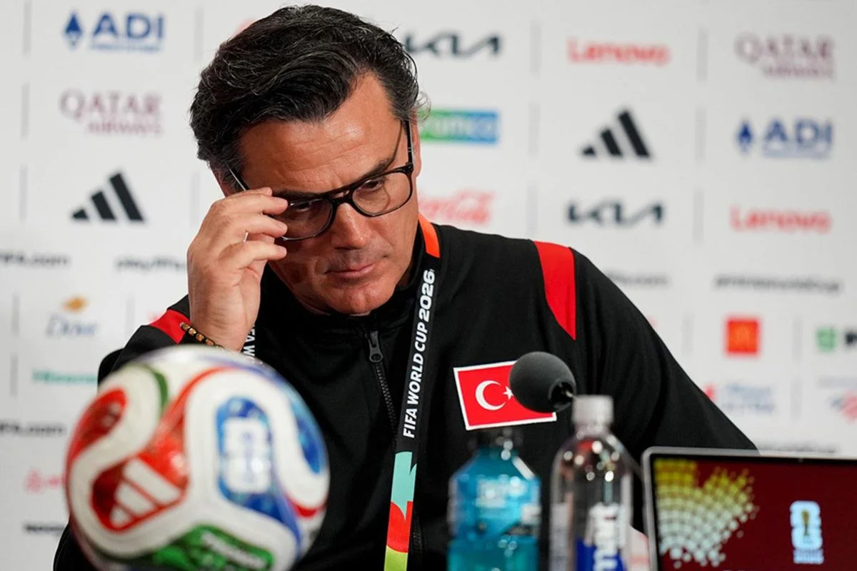 Montella'dan Avustralya maçı öncesi kritik sakatlık açıklaması - Futbol Haberleri